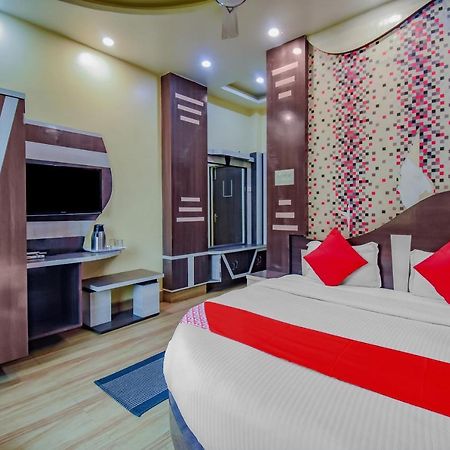 Oyo 1851 Hotel Sefali Deluxe Колката Екстериор снимка
