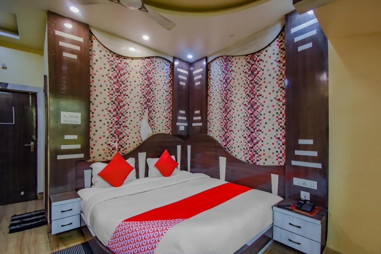 Oyo 1851 Hotel Sefali Deluxe Колката Екстериор снимка