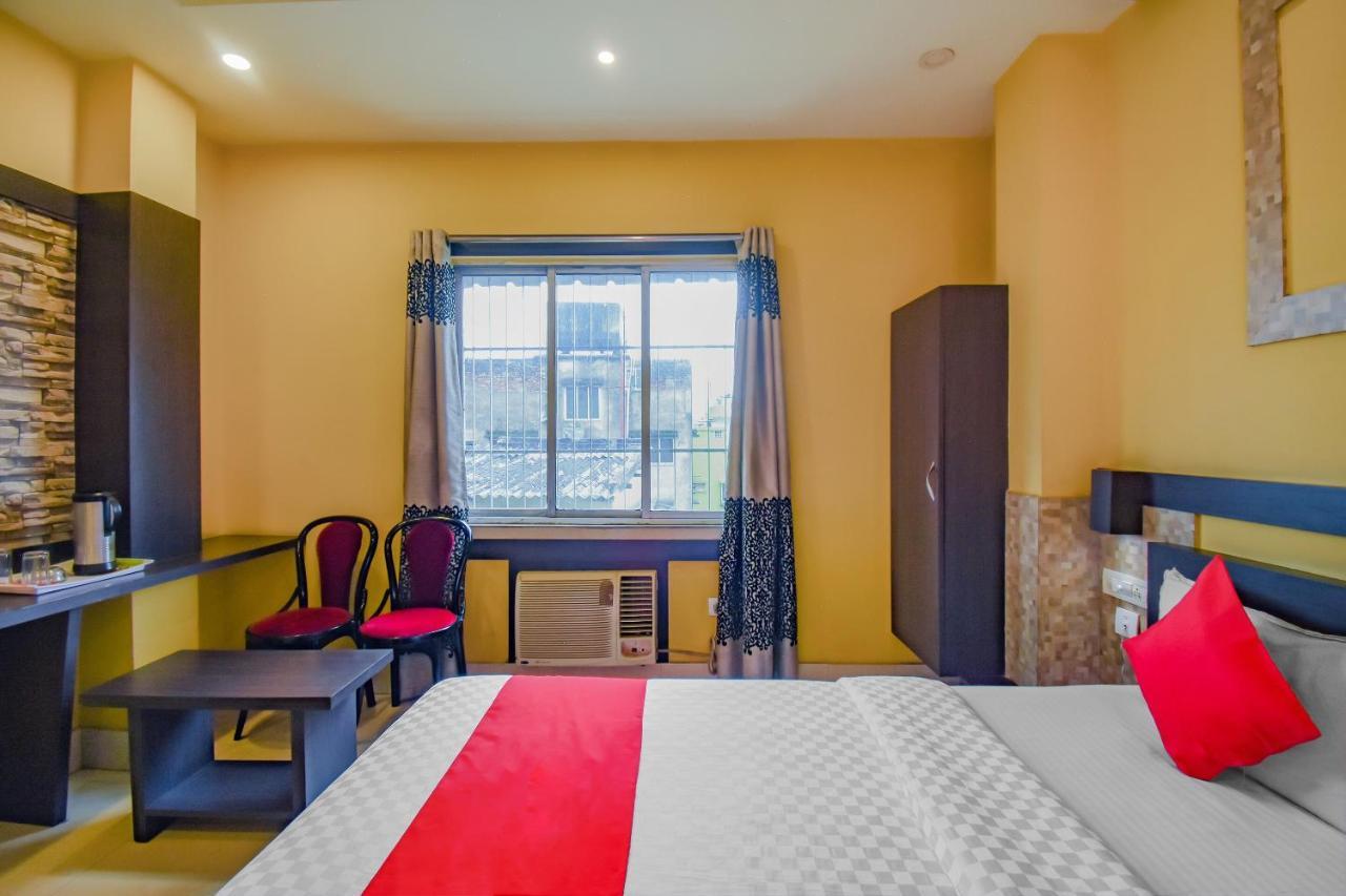 Oyo 1851 Hotel Sefali Deluxe Колката Екстериор снимка