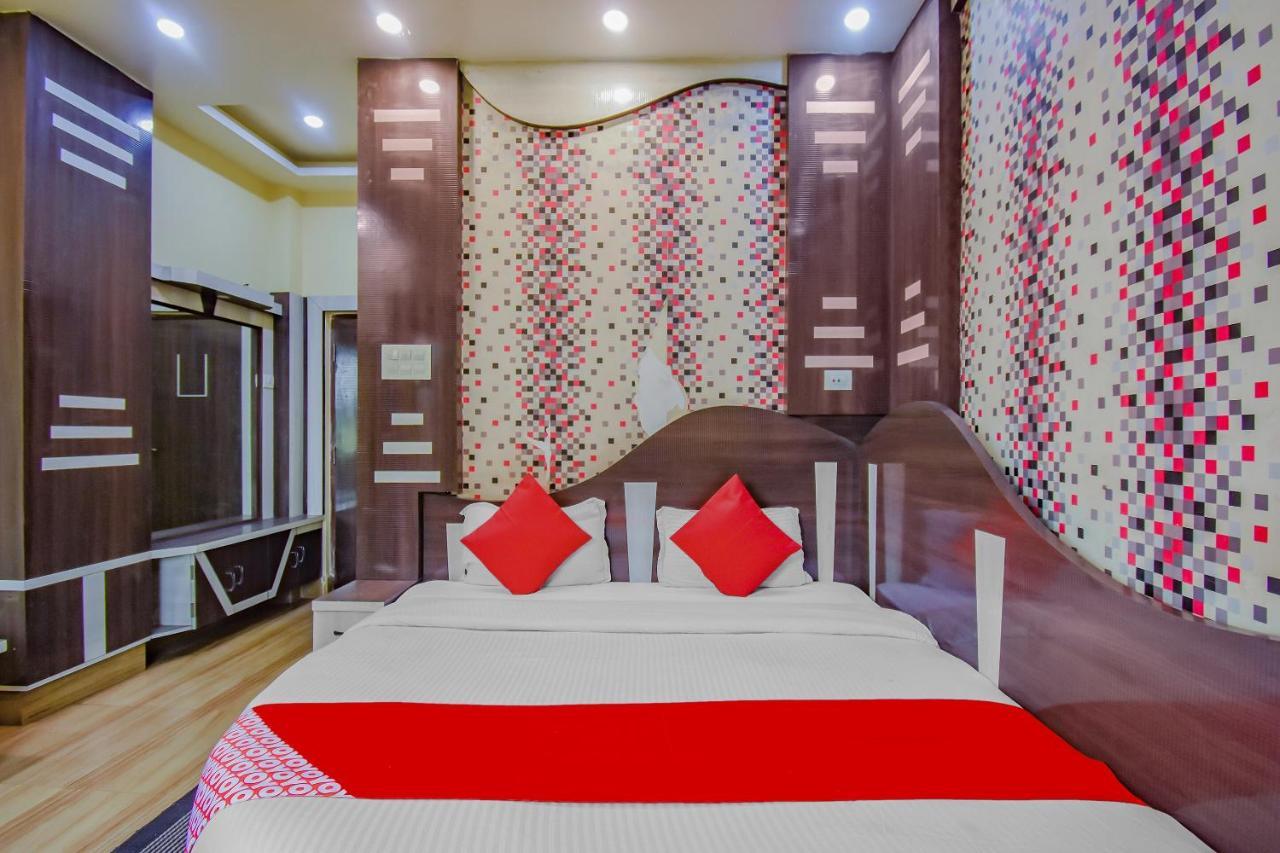 Oyo 1851 Hotel Sefali Deluxe Колката Екстериор снимка