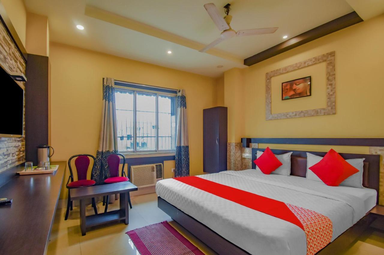 Oyo 1851 Hotel Sefali Deluxe Колката Екстериор снимка