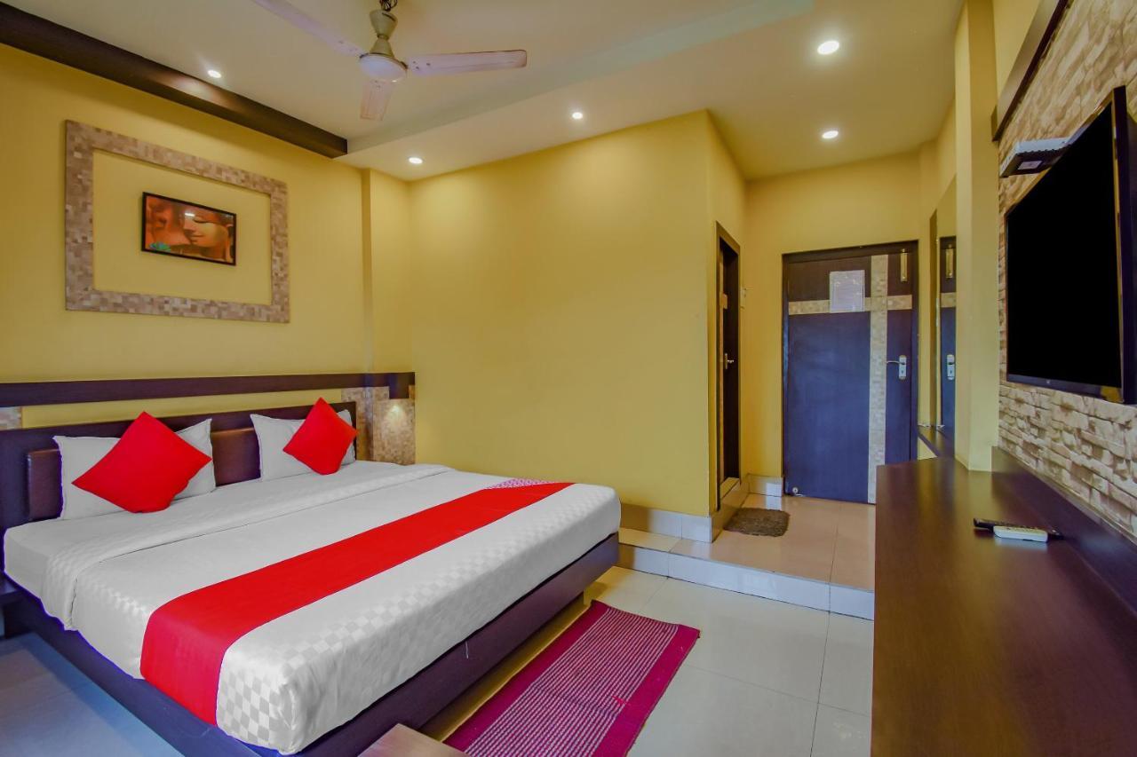 Oyo 1851 Hotel Sefali Deluxe Колката Екстериор снимка